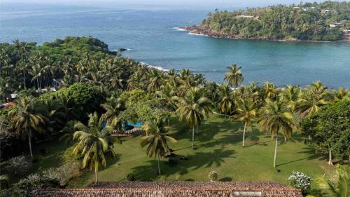 Villa - Beach Front