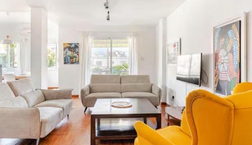 Three-Bedroom Deluxe Apartment