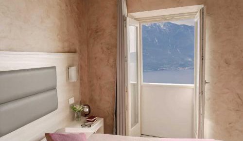 Superior Double Room with Lake View