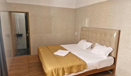 Deluxe Double Room (2 Adults + 1 Child)
