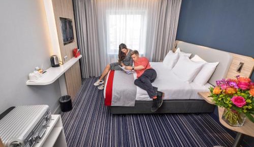 Standard Queen Room - Free Breakfast