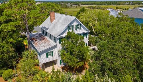 Eight-Bedroom House