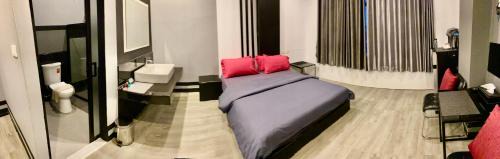 Standard Queen Room