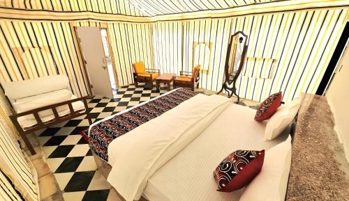 Deluxe Double Room (1 adult + 2 children)