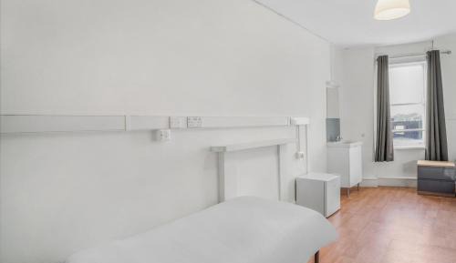 Single bed in Female Triple Room