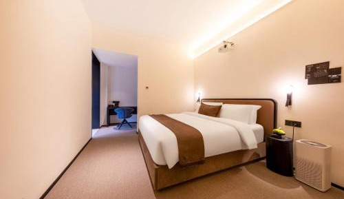 Deluxe Queen Room