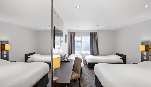 Family Room (2 Adults + 2 Children)