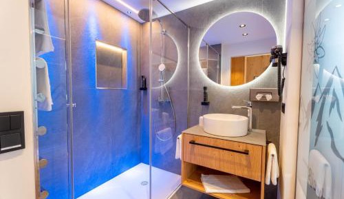 Deluxe Double Room with Shower