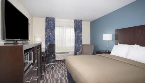 Deluxe Queen Room - Mobility Access/Non-Smoking