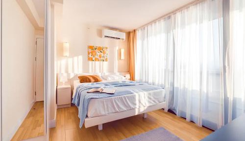 One-Bedroom Apartment with Sea View and Balcony