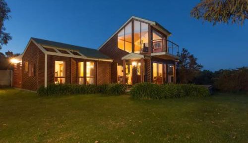 Holiday Home - No linen provided