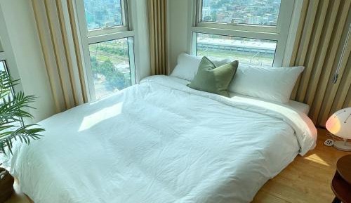 One-Bedroom Apartment with City View