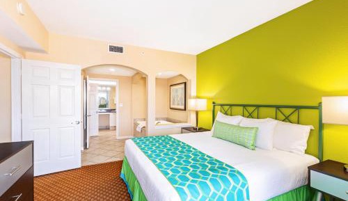 Deluxe One-Bedroom King Suite