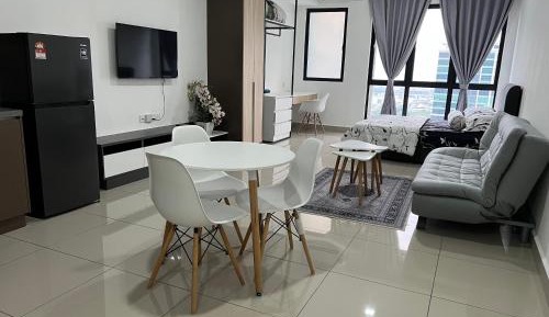 Deluxe Room (2 Adults + 1 Child)