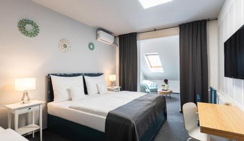Standard Triple Room with Castle View