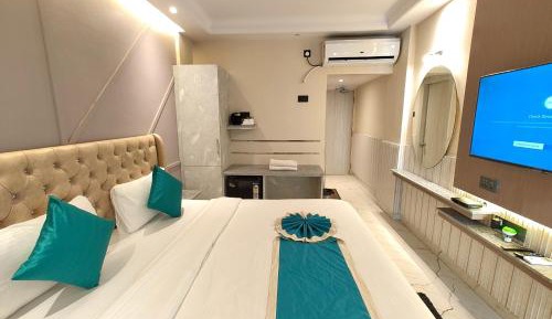 Deluxe Double Room with Balcony and Sea View