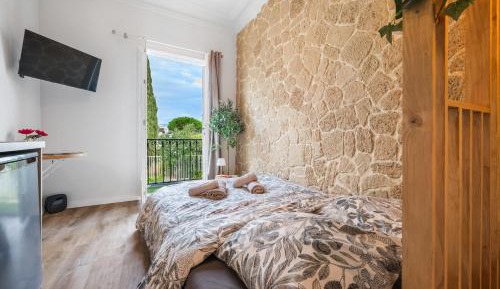 Studio with Balcony