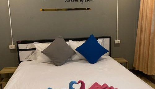 Standard Double Room with Shared Bathroom