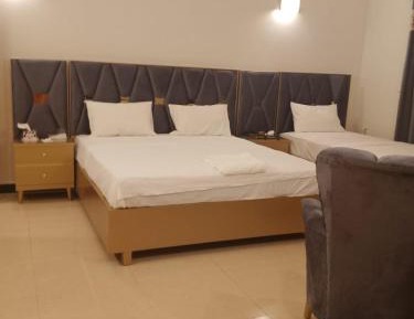 Deluxe Family Room