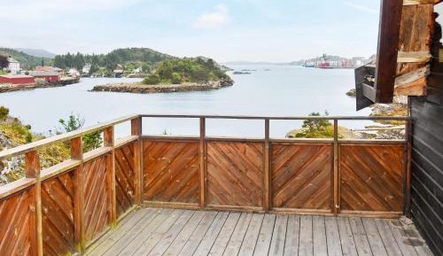 Four-Bedroom Holiday Home