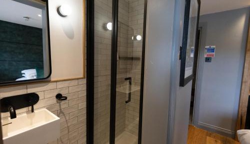 Twin Room with Private Bathroom