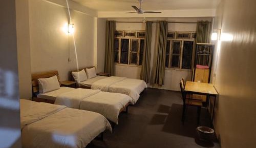 Deluxe Family Room