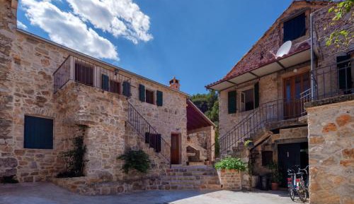 Five-Bedroom Villa with Private Pool and Sauna