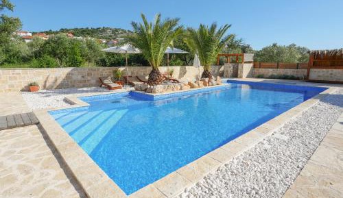 Three-Bedroom Premium Apartment with Resort View