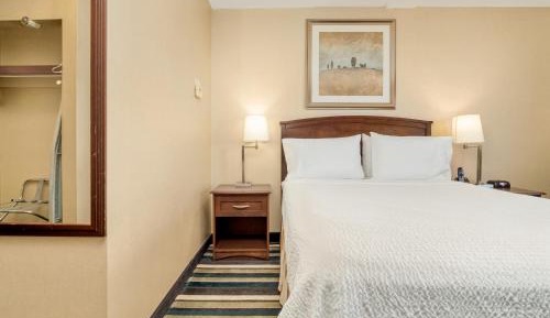 Queen Room with City View