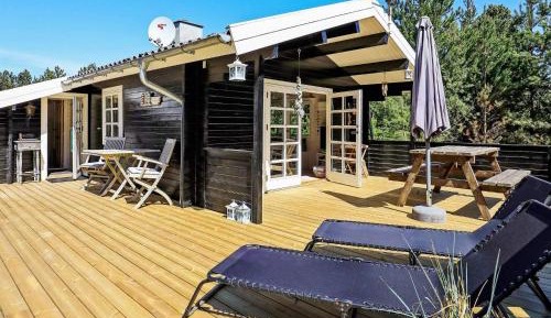 Three-Bedroom Holiday Home 