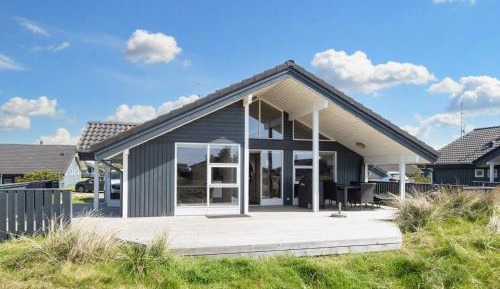 Three-Bedroom Holiday Home 