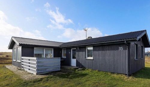 Three-Bedroom Holiday Home 