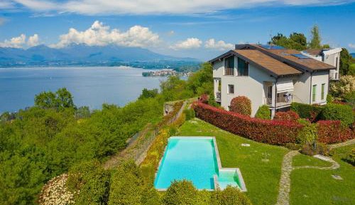 Apartment with Lake View