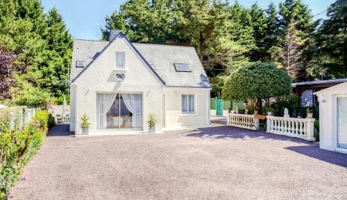 Five-Bedroom Holiday Home