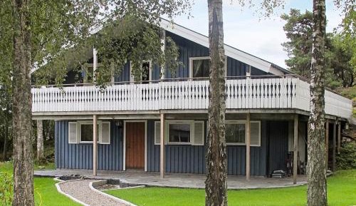 Three-Bedroom Holiday Home 