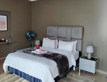Queen Room with Garden View