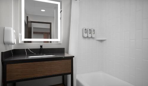 One-Bedroom King Suite
