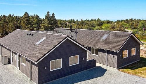 Seven-Bedroom Holiday Home