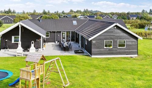 Nine-Bedroom Holiday Home