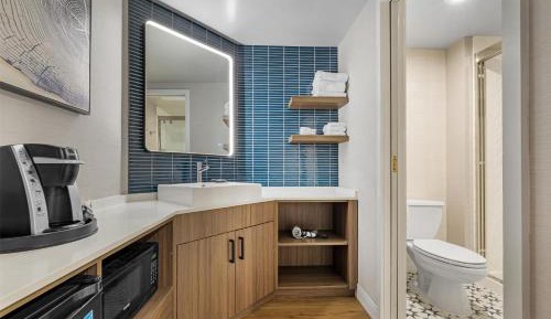 Room with Two Queen Beds and Shower - Non-Smoking