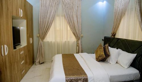 Three-Bedroom Premium Apartment with Balcony