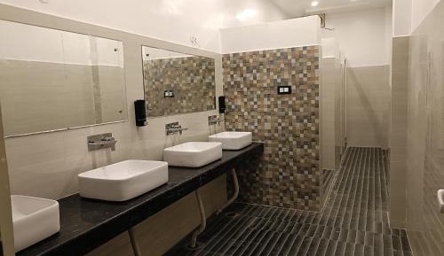 Single Bed in Male Dormitory Room with Shared Bathroom