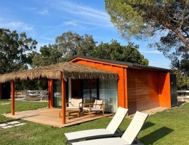 Bungalow - Water Front 