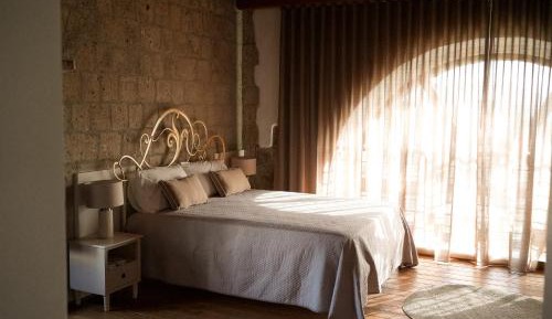 Deluxe Room (2 Adults + 1 Child)