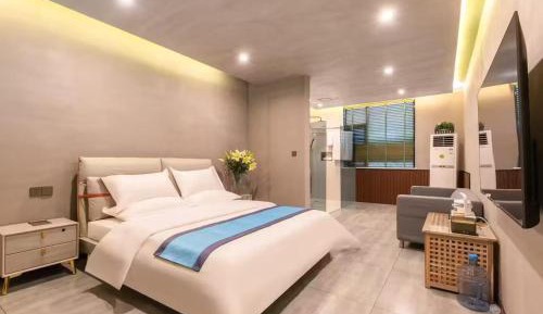 Deluxe Queen Room
