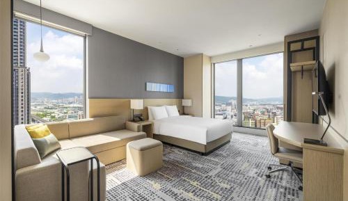 Deluxe King Room