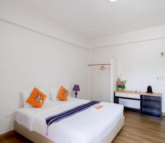 Standard Queen Room
