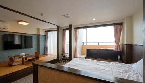 Double or Twin Room with City View