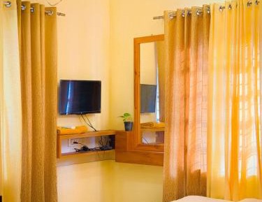 Deluxe Room (2 Adults + 1 Child)