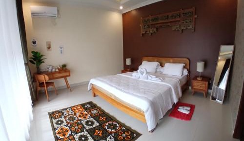 Three-Bedroom Holiday Home 